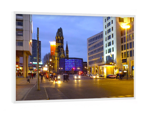 Poster mit weißem Rahmen "Auf'm Kudamm bei Nacht" artboxONE - Städte,Städte / Berlin,Reise,Architektur,Reise / Länder