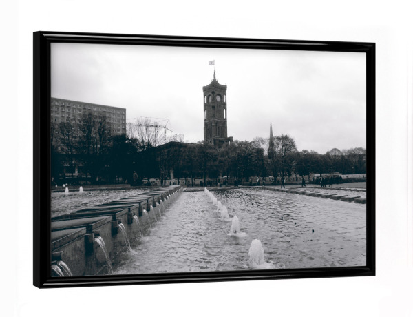 Poster mit schwarzem Rahmen "Rathaus Berlin" artboxONE - Städte / Berlin,Reise,Schwarzweiß,Architektur,Reise / Länder