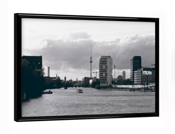 Poster mit schwarzem Rahmen "An den Ufern der Spree" artboxONE - Städte / Berlin,Reise,Schwarzweiß,Architektur,Reise / Länder