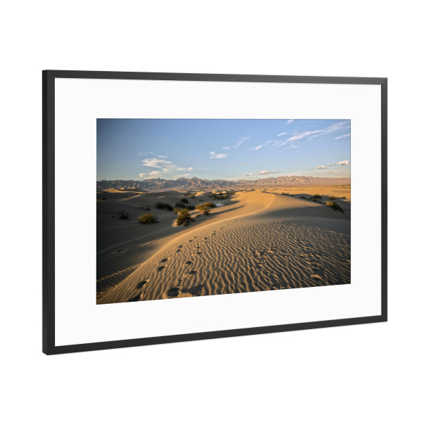 Poster mit Rahmen Schwarz (Metallic) "Mesquite Sand Dunes - Death Valley" artboxONE - Reise / Länder