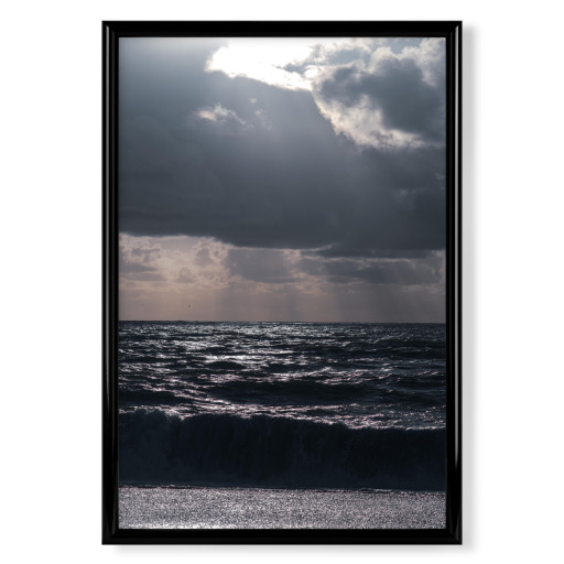 Dunkle Wellen am Strand Dunkle Wellen am Strand