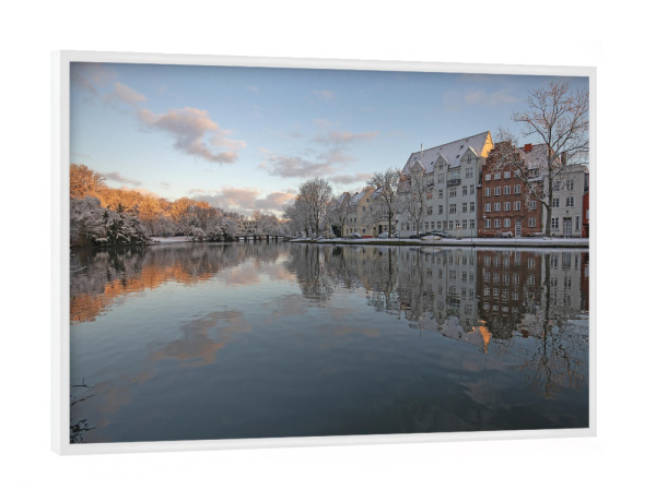 Poster mit weißem Rahmen "Lübeck - Malerwinkel" artboxONE - Städte,Reise - Lübeck,Schleswig-holstein,Malerwinkel,Winter,Schnee,Reise
