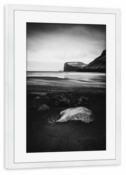 Poster mit Rahmen weiß "Rough Faroe Islands" artboxONE - Natur,Reise,Schwarzweiß,Reise / Strand und Meer,Reise / Länder