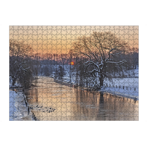Puzzle Ravensburger "Frostiger Tagesbeginn an der Trave" artboxONE - Natur,Reise - Sonnenaufgang,Winter,Winterlandschaft,Schleswig-holstein,Landschaft