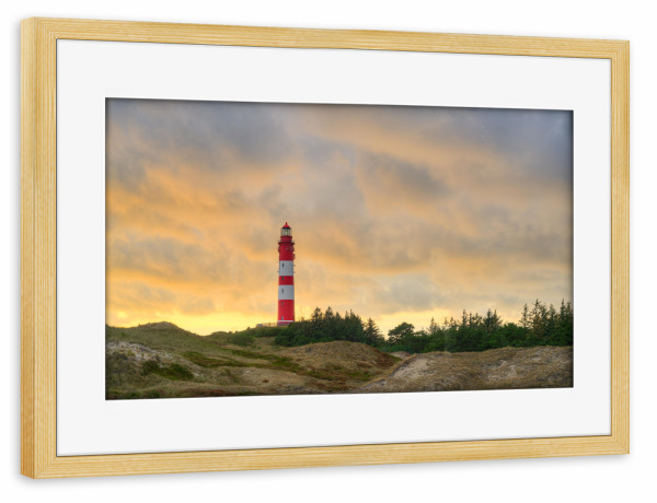 Poster mit Rahmen kiefer "Amrumer Leuchtturm" artboxONE - Reise,Architektur,Reise / Strand und Meer