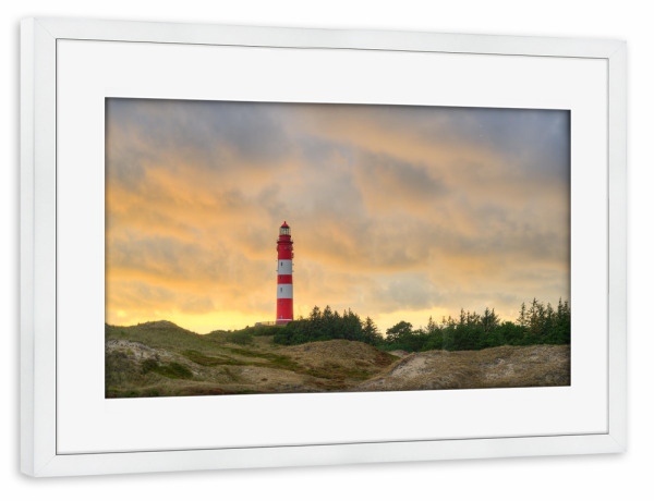 Poster mit Rahmen weiß "Amrumer Leuchtturm" artboxONE - Reise,Architektur,Reise / Strand und Meer