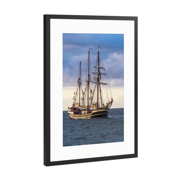 Poster mit Rahmen Schwarz (Metallic) "Windjammer auf Segeltour" artboxONE - Natur,Reise,Reise / Strand und Meer