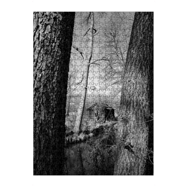Puzzle Ravensburger "Simplicity in the forest" artboxONE - Natur,Reise,Schwarzweiß - Cottage,Schwarzweiß,Monochrome,Moody - Bild cottage