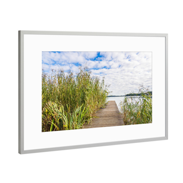 Poster mit Rahmen Silber "Steg und Schilf am See" artboxONE - Natur,Reise