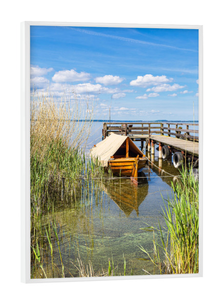 Poster mit weißem Rahmen "Steg und Fischerboot" artboxONE - Natur,Reise,Reise / Strand und Meer
