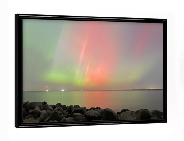 Poster mit schwarzem Rahmen "Polarlichter über der Ostsee" artboxONE - Natur,Reise / Strand und Meer