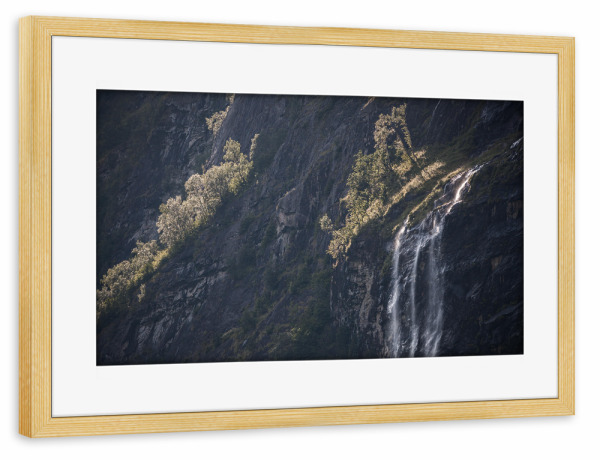 Poster mit Rahmen kiefer "Geirangerfjord Wasserfall" artboxONE - Natur - Sieben schwestern,Geiranger,Norwegen,Skandinavien,Naturfotografie,Felsen