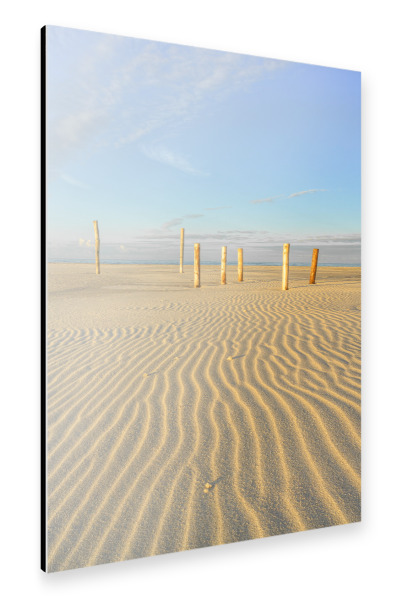 Alu-Dibond "Holzpfähle am Strand auf Amrum" 30x20 cm artboxONE