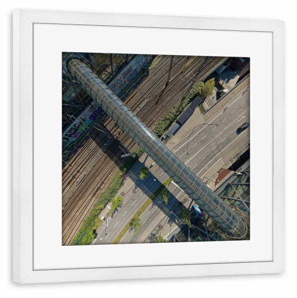 Poster mit Rahmen weiß "Bahnhof-Glasbrücke diagonal" artboxONE - Städte,Städte / Hamburg,Reise,Abstrakt,Architektur