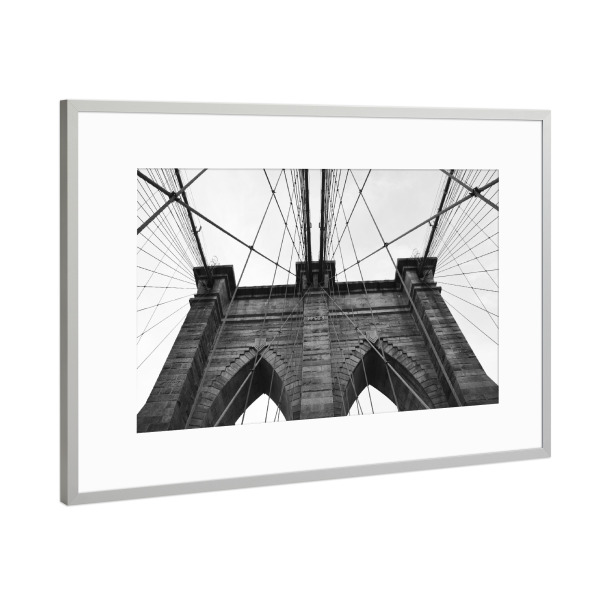 Poster mit Rahmen Silber "The Brooklyn Bridge" artboxONE - Städte / New York,Reise,Schwarzweiß,Architektur,Reise / Länder