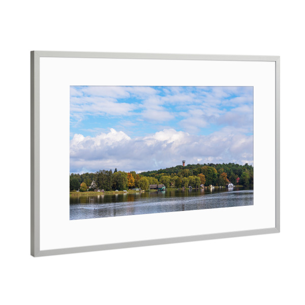 Poster mit Rahmen Silber "Bootshäuser und Aussichtsturm" artboxONE - Natur,Reise,Architektur