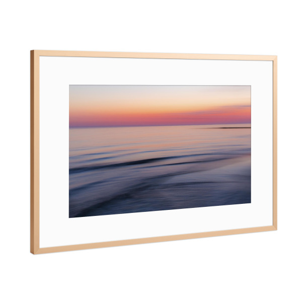 Poster mit Rahmen Kupfer "Rotes Licht am Horizont" artboxONE - Reise / Strand und Meer - Meer,Horizont,Licht,Rot,Blau,Lila,Ostsee,Abendlicht