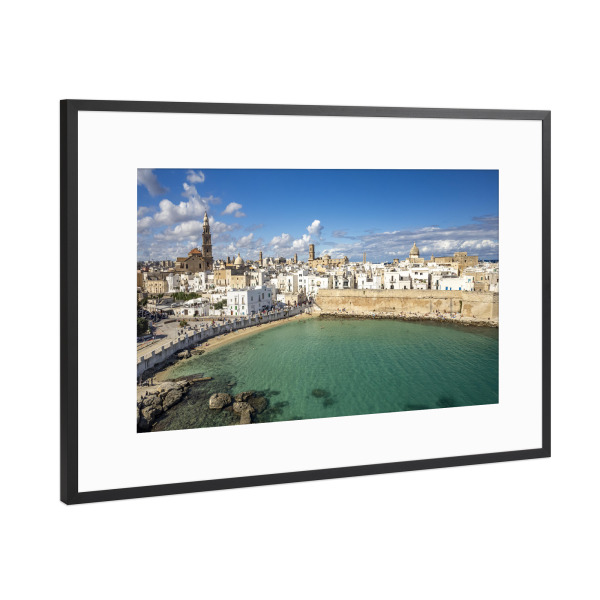 Poster mit Rahmen Schwarz (Metallic) "Monopoli aus der Luft" artboxONE - Städte,Reise