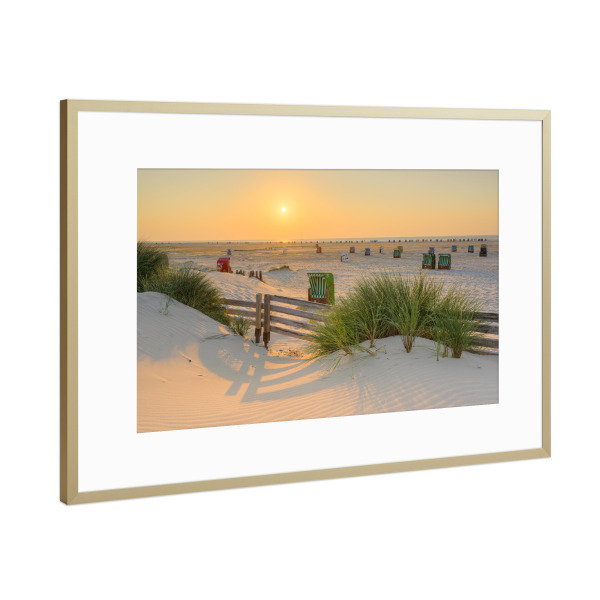 Poster mit Rahmen Gold "Strand in Norddorf auf Amrum" artboxONE - Natur,Reise,Reise / Strand und Meer