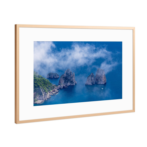 Poster mit Rahmen Kupfer "Felsenküste mit Wolken" artboxONE - Natur,Reise,Reise / Strand und Meer,Reise / Länder