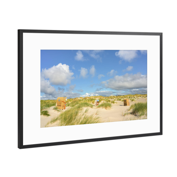 Poster mit Rahmen Schwarz (Metallic) "Strandkörbe in den Dünen" artboxONE - Natur,Reise,Reise / Strand und Meer