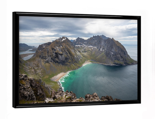 Poster mit schwarzem Rahmen "Lofoten Kvalvika" artboxONE - Natur,Reise,Reise / Strand und Meer