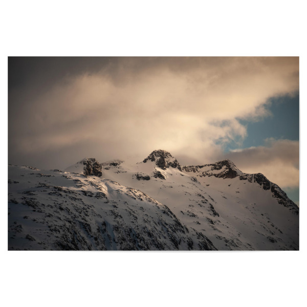 Poster "The Mountains" artboxONE - Natur - Berge,Berglandschaft,Gebirge,Schnee,Winter,Norwegen,Skandinavien,Felsen,Wolken