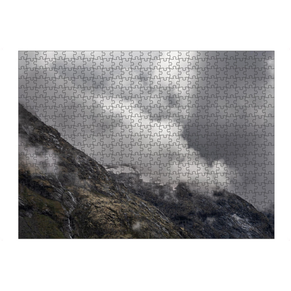 Puzzle Ravensburger "Clouds and Mountains" artboxONE - Natur,Schwarzweiß - Berge,Wolken,Nebel,Norwegen,Skandinavien,Gebirgsbach,Felsen - Bild berge