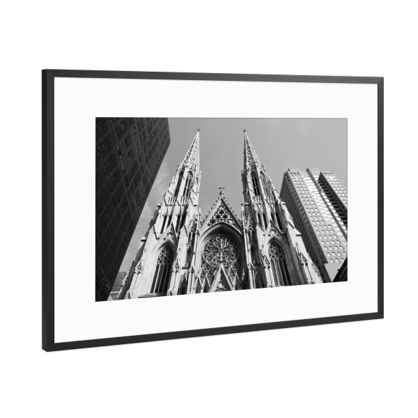 Poster mit Rahmen Schwarz (Metallic) "St Patrick's Cathedral" artboxONE - Städte / New York,Reise,Schwarzweiß,Architektur,Reise / Länder