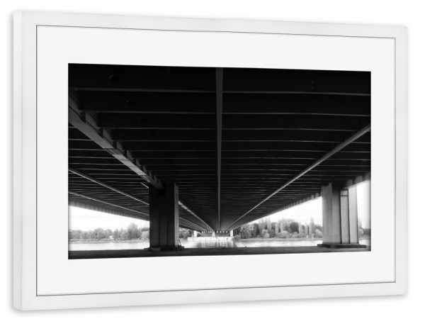 Poster mit Rahmen weiß "Brücke Schwarzweiß" artboxONE - Städte / Köln,Schwarzweiß,Architektur