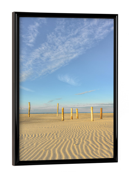 Poster mit schwarzem Rahmen "Pfähle auf dem Amrumer Kniepsand" artboxONE - Natur,Reise,Reise / Strand und Meer