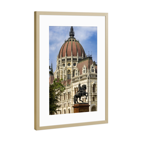 Poster mit Rahmen Gold "Die Kuppel vom Parlament" artboxONE - Architektur - Budapest,Ungarn,Parlament,Donau,Blaue donau