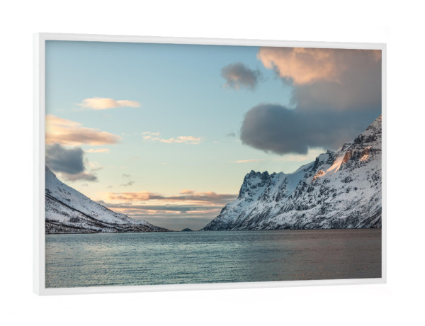 Poster mit weißem Rahmen "Fjord im Winter" artboxONE - Natur,Reise