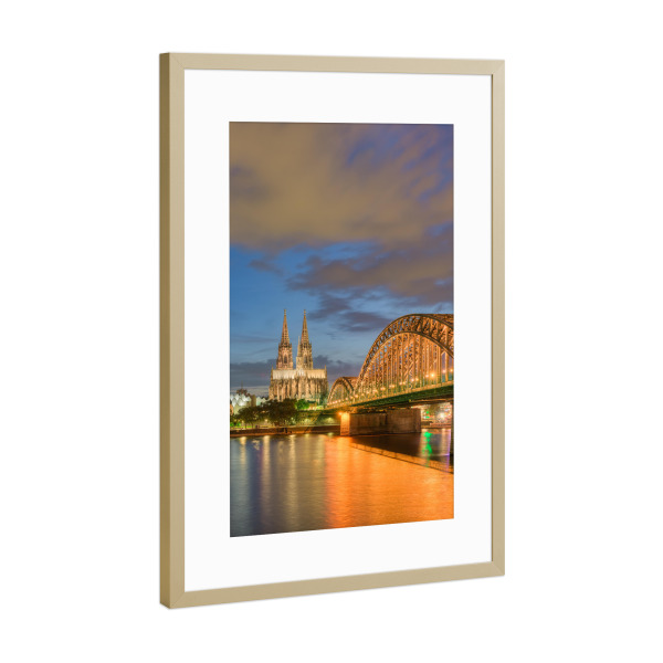 Poster mit Rahmen Gold "Der Kölner Dom am Abend" artboxONE - Städte,Städte / Köln,Architektur