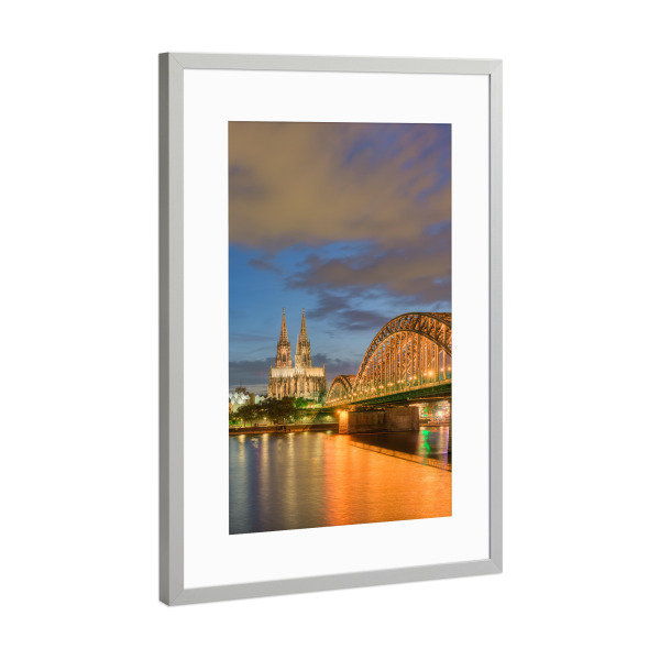 Poster mit Rahmen Silber "Der Kölner Dom am Abend" artboxONE - Städte,Städte / Köln,Architektur