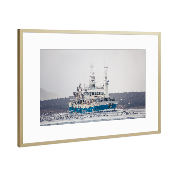 Poster mit Rahmen Gold "Fischerboot Norwegen" artboxONE - Reise,Reise / Länder