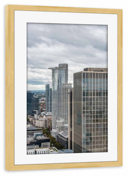 Poster mit Rahmen kiefer "Frankfurt Stadt der Türme" artboxONE - Architektur,Geometrie,Städte / Frankfurt