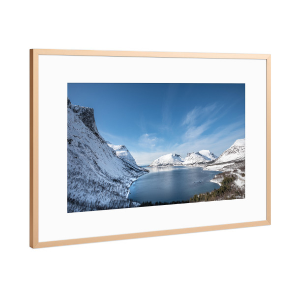 Poster mit Rahmen Kupfer "Bergsfjord im Winter" artboxONE - Natur,Reise