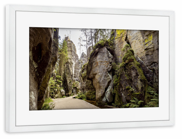 Poster mit Rahmen weiß "Aderbach Felsenstadt" artboxONE - Natur - Adersbach,Böhmen,Tschechien,Braunauer bergland,Weckelsdorfer felsenstadt,Felsen