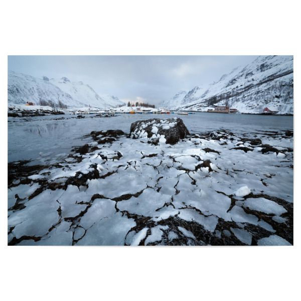 Poster 30x20 cm "Eisiger Fjord" artboxONE - Natur - Norwegen,Ersfjorden,Ersfjordbotn,Ersfjord,Kvaloya,Norwegische küste,Skandinavien,Schnee,Eis,Winter