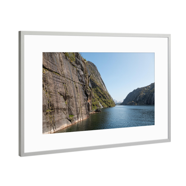 Poster mit Rahmen Silber "Trollfjorden" artboxONE - Natur,Reise - Trollfjord,Fjord,Lofoten,Norwegen,Skandinavien,Norwegische küste,Felsen,Felsküste