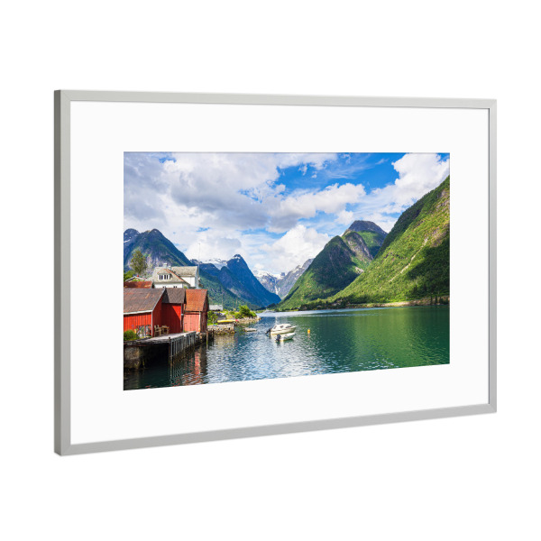 Poster mit Rahmen Silber "Fjærlandsfjord mit Häuser" artboxONE - Natur,Reise,Architektur,Reise / Strand und Meer,Reise / Länder