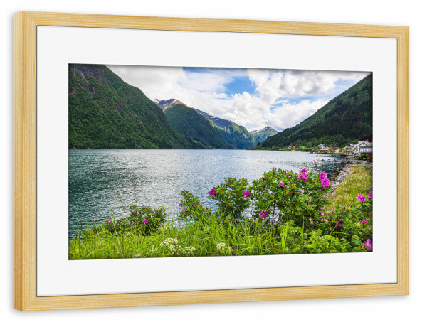 Poster mit Rahmen kiefer "Fjærlandsfjord mit Blumen" artboxONE - Natur,Reise,Reise / Strand und Meer,Reise / Länder