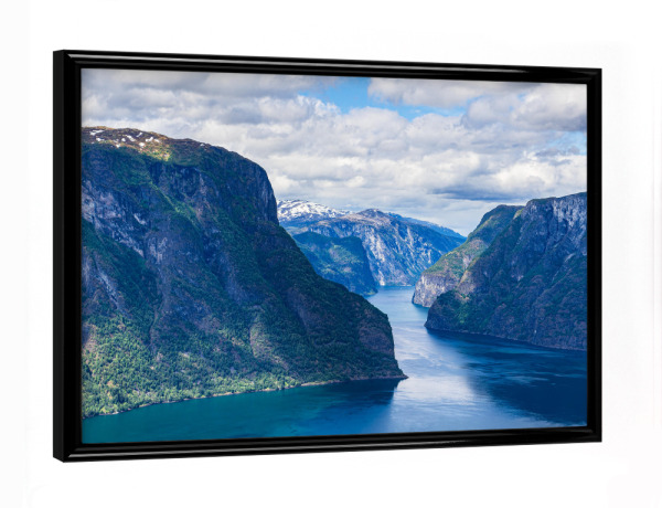 Poster mit schwarzem Rahmen "Am Aurlandsfjord in Norwegen" artboxONE - Natur,Reise,Reise / Strand und Meer,Reise / Länder