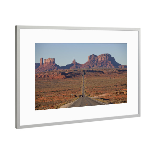 Poster mit Rahmen Silber "U.S. Route 163 Monument Valley" artboxONE - Reise