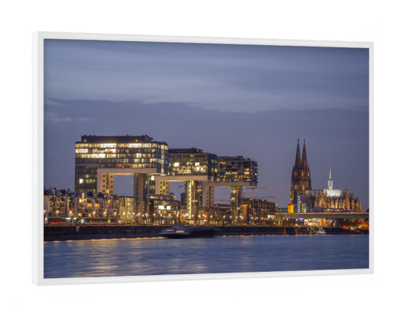 Poster mit weißem Rahmen "Köln in der Abenddämmerung" artboxONE - Städte / Köln,Architektur