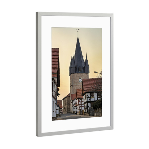 Poster mit Rahmen Silber "Kirche von Netra am Abend" artboxONE - Städte,Architektur