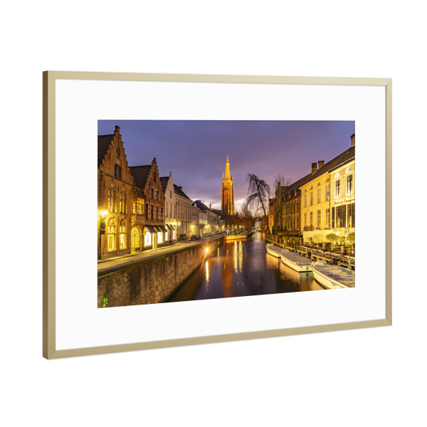 Poster mit Rahmen Gold "Gracht in Brügge" artboxONE - Städte,Architektur - Gracht,Liebfrauenkirche,Nacht,Abenddämmerung,Brügge,Belgien,Europa