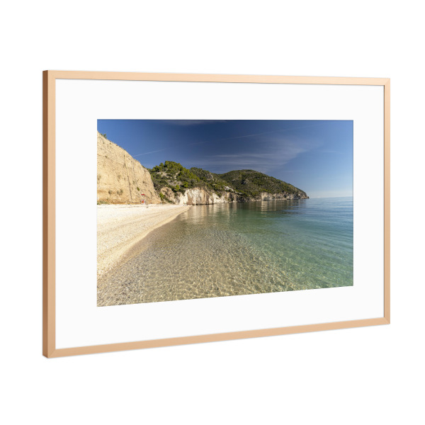 Poster mit Rahmen Kupfer "Strand von Mattinata" artboxONE - Reise / Strand und Meer