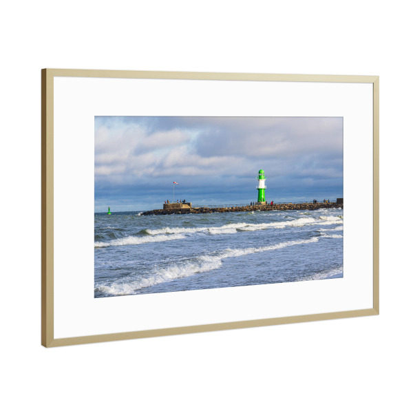 Poster mit Rahmen Gold "Wellen, Mole und Molenturm" artboxONE - Natur,Reise,Architektur,Reise / Strand und Meer